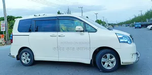 Toyota Noah 2013 Pearl