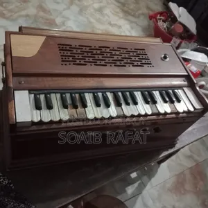 বিক্রির জন্য হারমোনিয়াম
