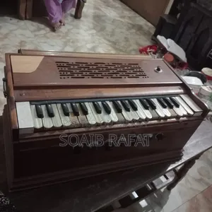 বিক্রির জন্য হারমোনিয়াম