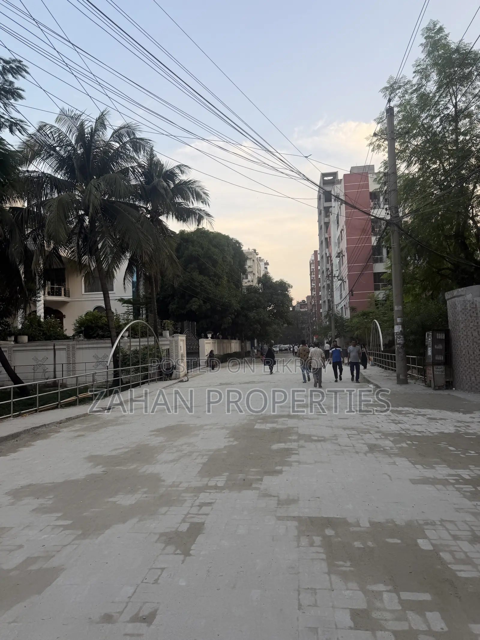 বসুন্ধরা এন ব্লক ১৮ কাটা দক্ষিণমুখী প্লট বিক্রি।