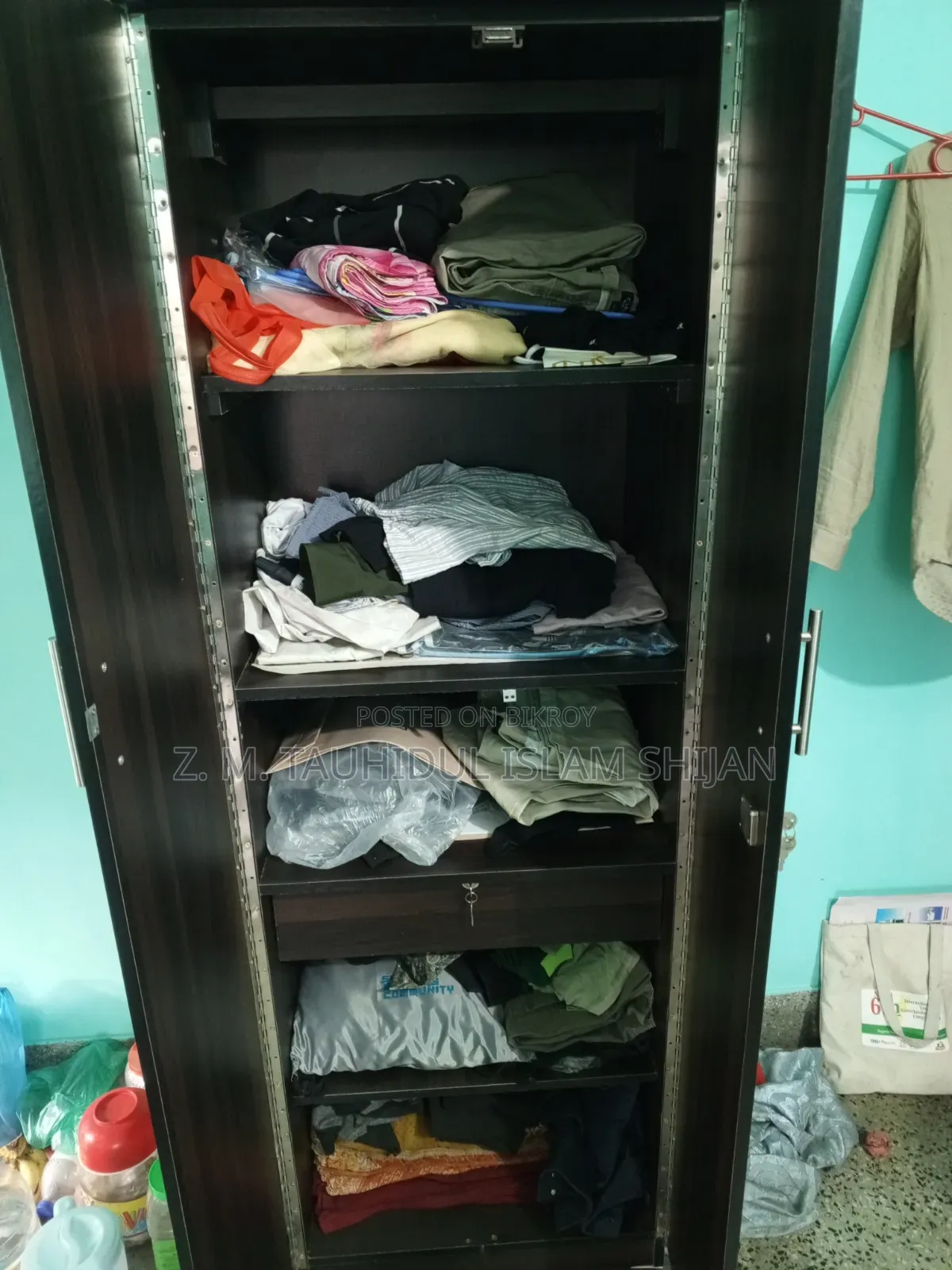 ডাবল ডোর সিঙ্গেল আলমারির জন্য বিক্রি