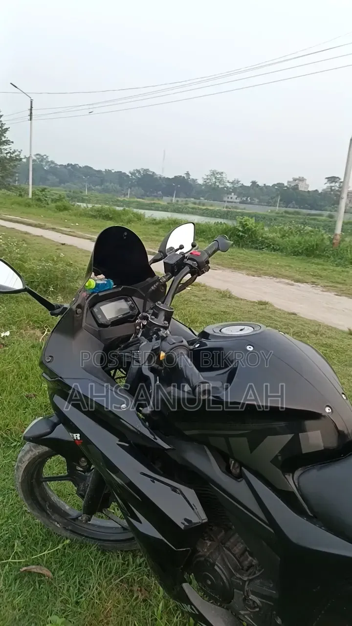 সুজুকি জিক্সার এসএফ ২০১৮ ব্ল্যাক