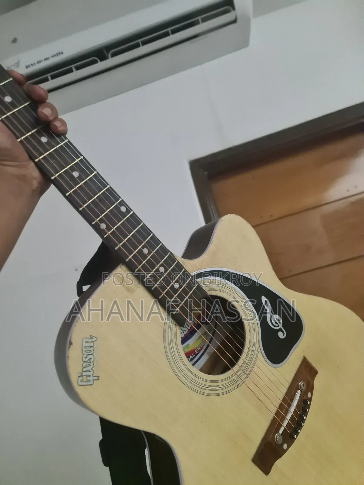 Givson Acoustic Guitar