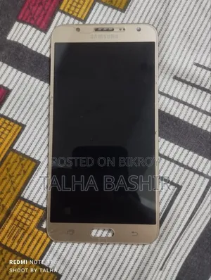 Samsung J7 NXT