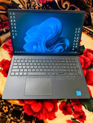 Laptop Dell Vostro 3520 8GB Intel Core i5 SSD 512GB