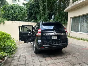 টয়োটা ল্যান্ড ক্রুজার প্রাডো ২০১৪ কালো