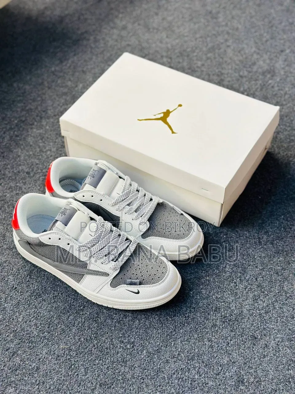 • Jordan 1 Low Travis Scott X Stüssy "Grey White Red"