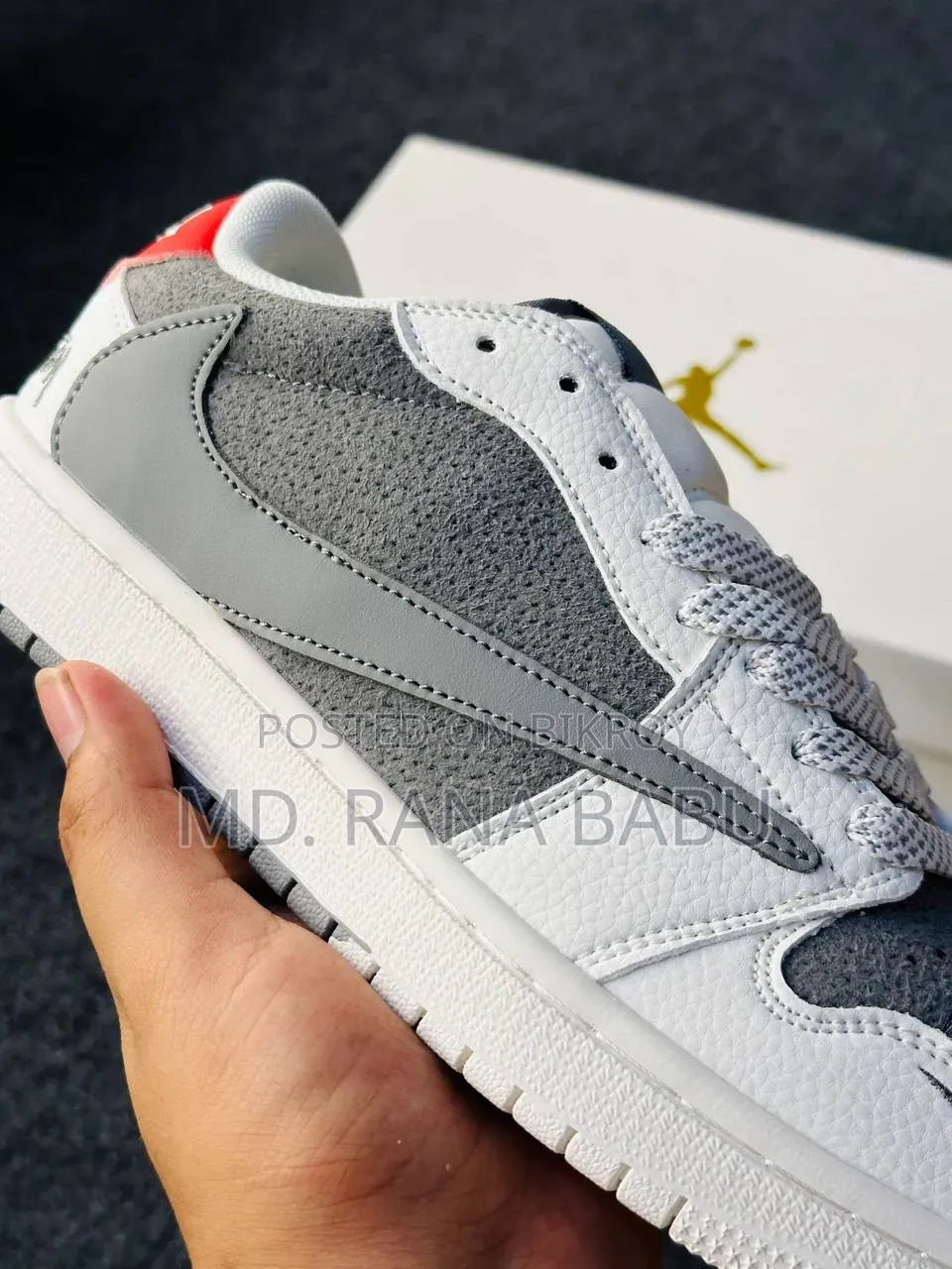 • Jordan 1 Low Travis Scott X Stüssy "Grey White Red"
