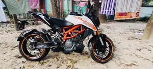 KTM Duke 125 2024 White