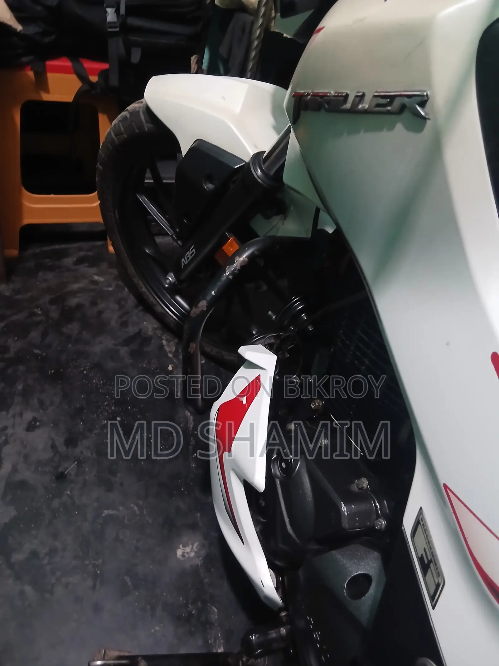 Hero Thriller 160R 2021 White