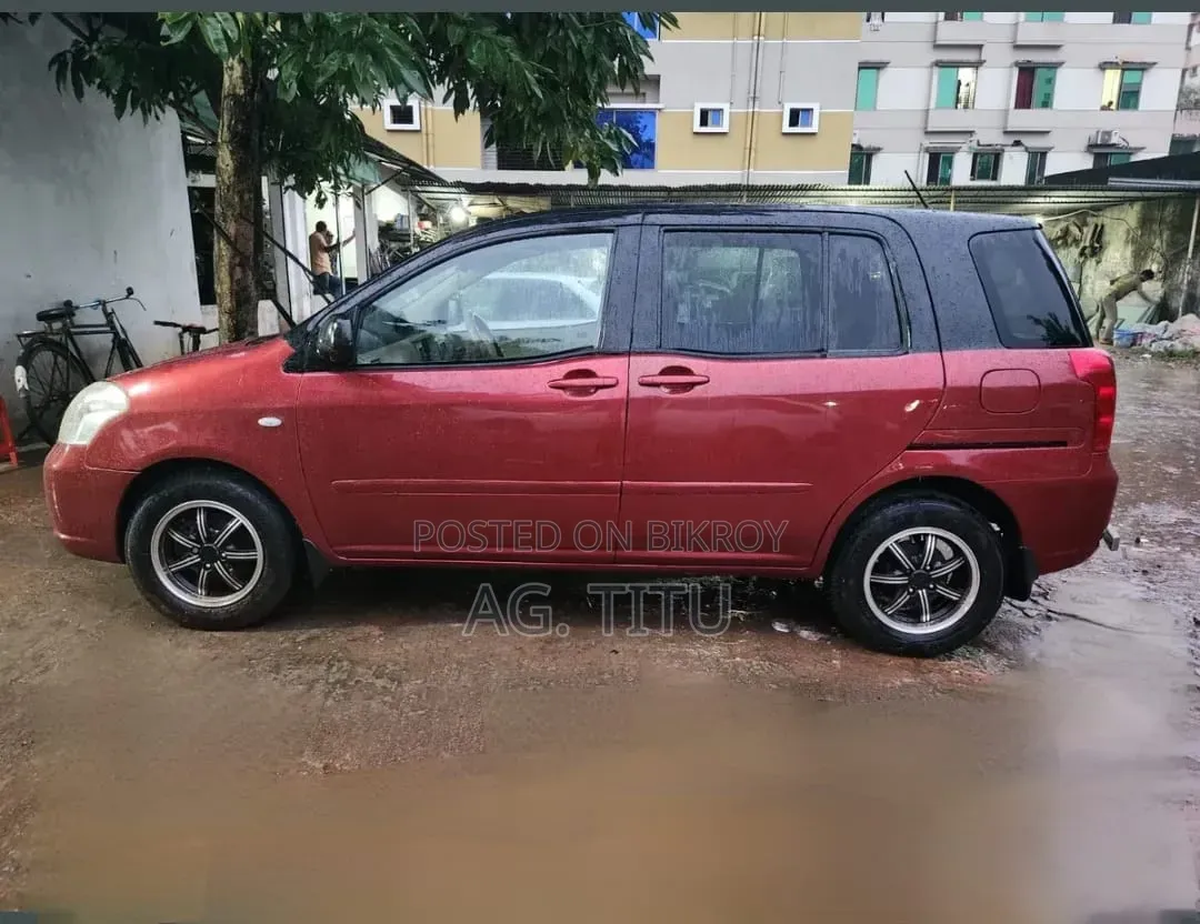 Toyota Raum 2006 Red