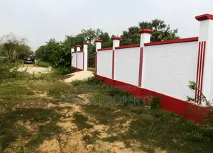 সেক্টর-১৬/ই-তে ৬০ ফিট রাস্তা সংলগ্ন ৫ কাঠার পূর্বমুখী পার্ক।