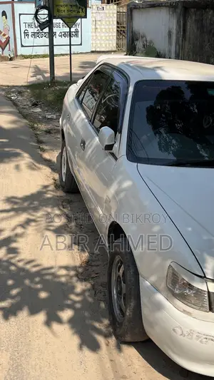 টয়োটা করোলা ১.৯ ডি সেডান ২০০০ হোয়াইট