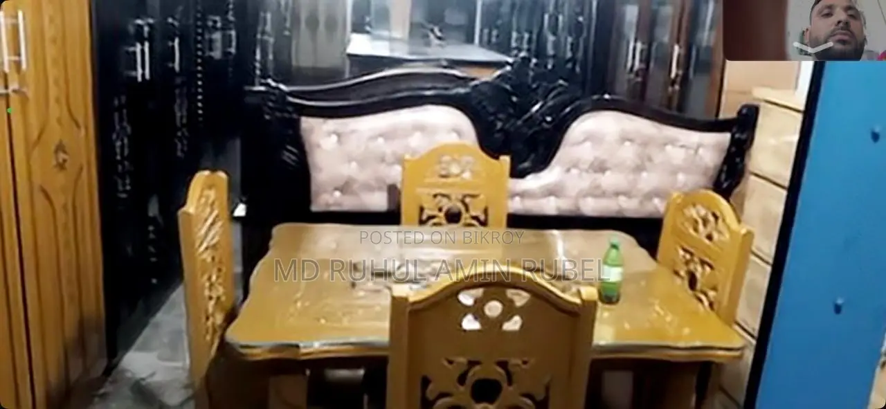 ভিক্টোরিয়া ডাইনিং ৪টি চেয়ার এবং টেবিল