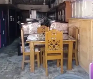ভিক্টোরিয়া ডাইনিং ৪টি চেয়ার এবং টেবিল