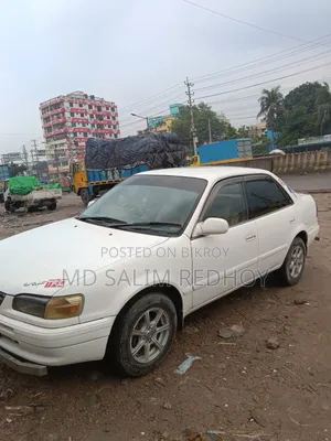 টয়োটা করোল্লা সেডান ১৯৯৫ সাদা