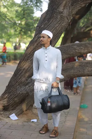 জিম, ট্যুর বা ভ্রমণের জন্য একটি খুব দরকারী ব্যাগ। দেখতে দারুণ চমৎকার।