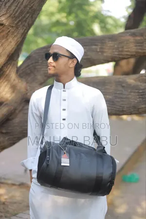 জিম, ট্যুর বা ভ্রমণের জন্য একটি খুব দরকারী ব্যাগ। দেখতে দারুণ চমৎকার।