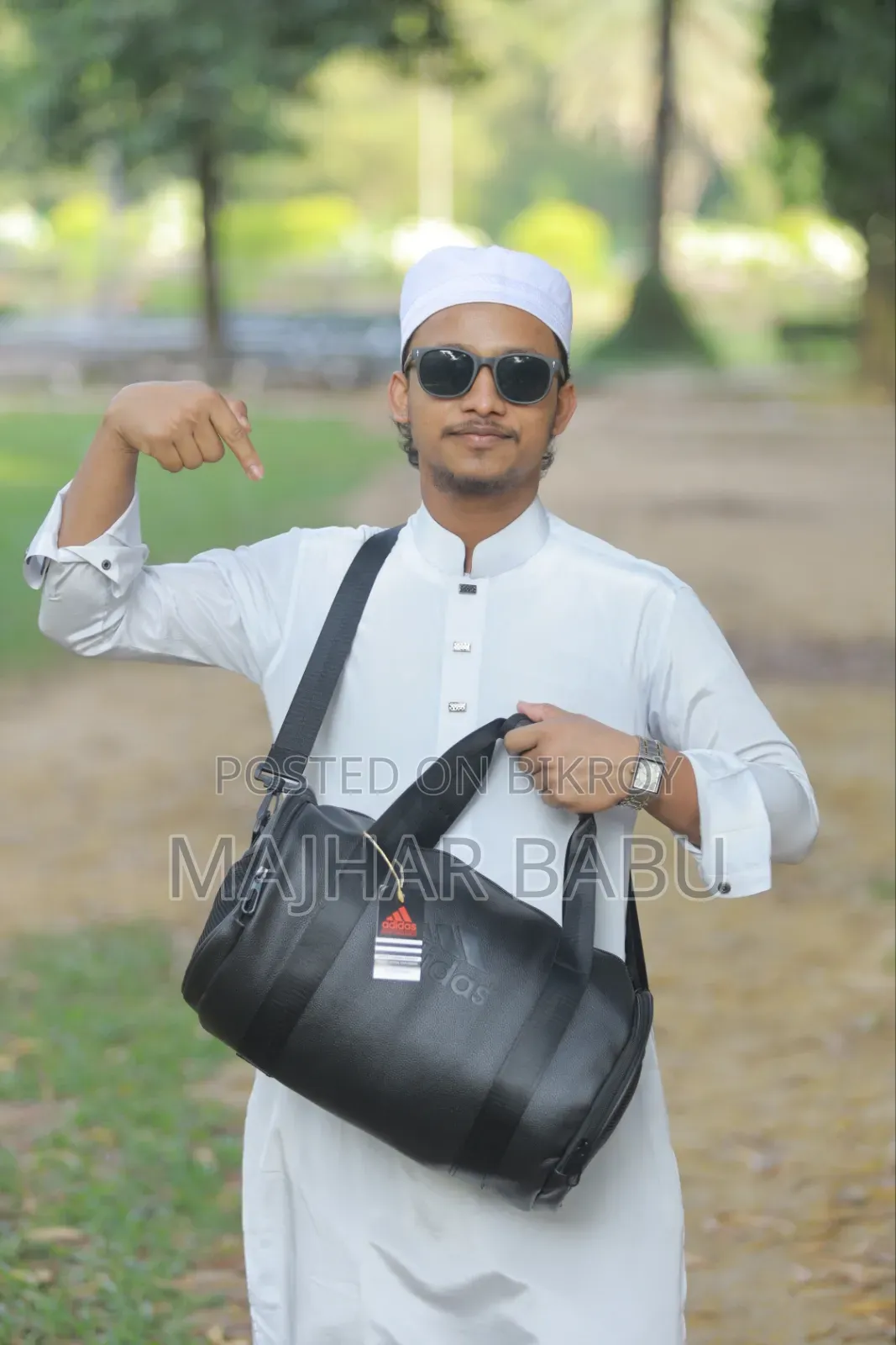 জিম, ট্যুর বা ভ্রমণের জন্য একটি খুব দরকারী ব্যাগ। দেখতে দারুণ চমৎকার।