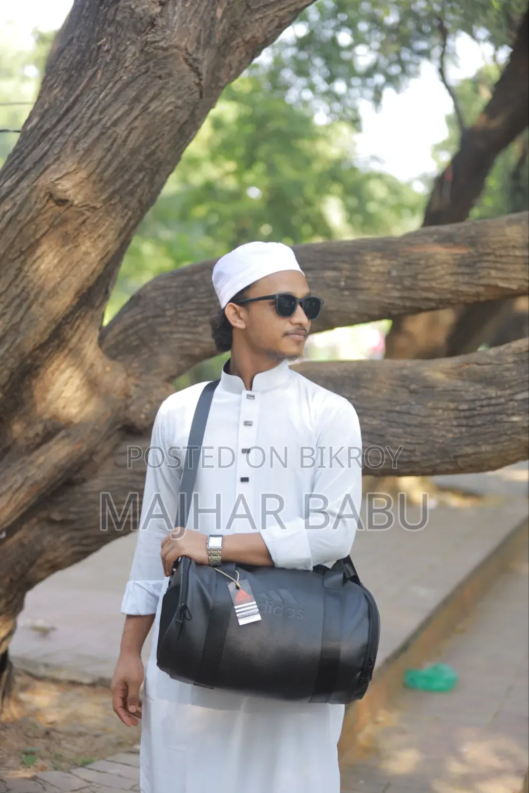 জিম, ট্যুর বা ভ্রমণের জন্য একটি খুব দরকারী ব্যাগ। দেখতে দারুণ চমৎকার।