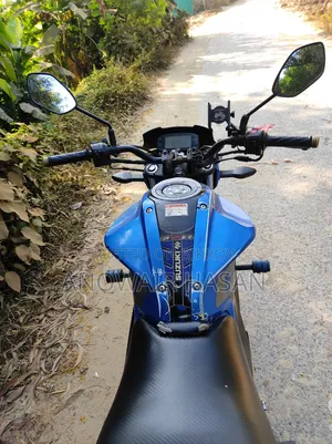 সুজুকি জিক্সার ২০১৬ ব্লু