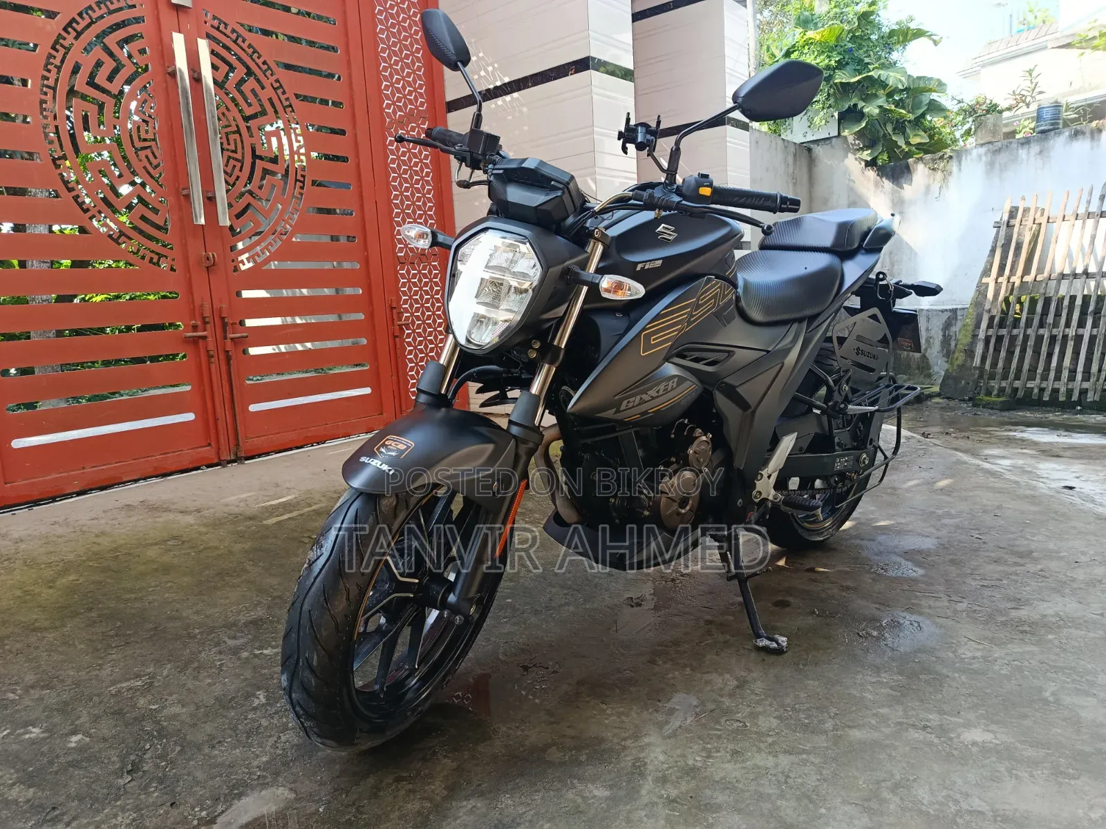 সুজুকি জিক্সার ২৫০ ২০২৪ ব্ল্যাক