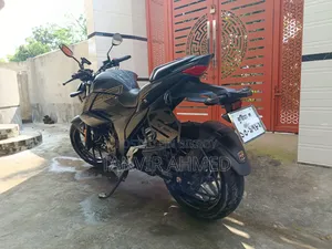 সুজুকি জিক্সার ২৫০ ২০২৪ ব্ল্যাক