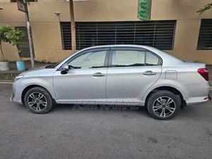 টয়োটা অ্যাক্সিও ২০১৬ সিলভার
