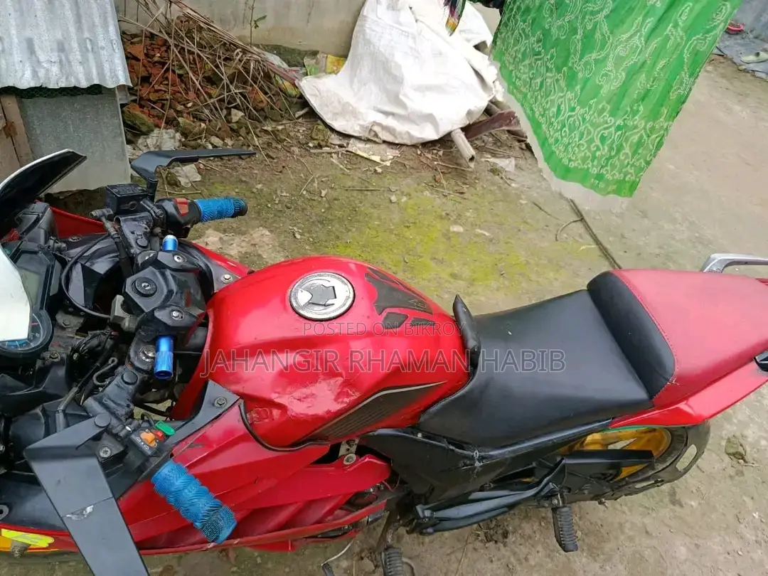 Yamaha R15 V3 2014 Red