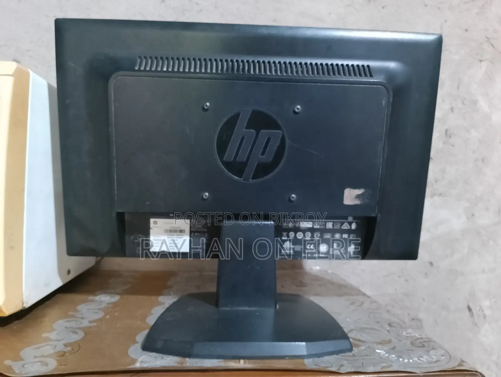 HP 19 Inch Monitor - Power Issue - For Parts / Repair