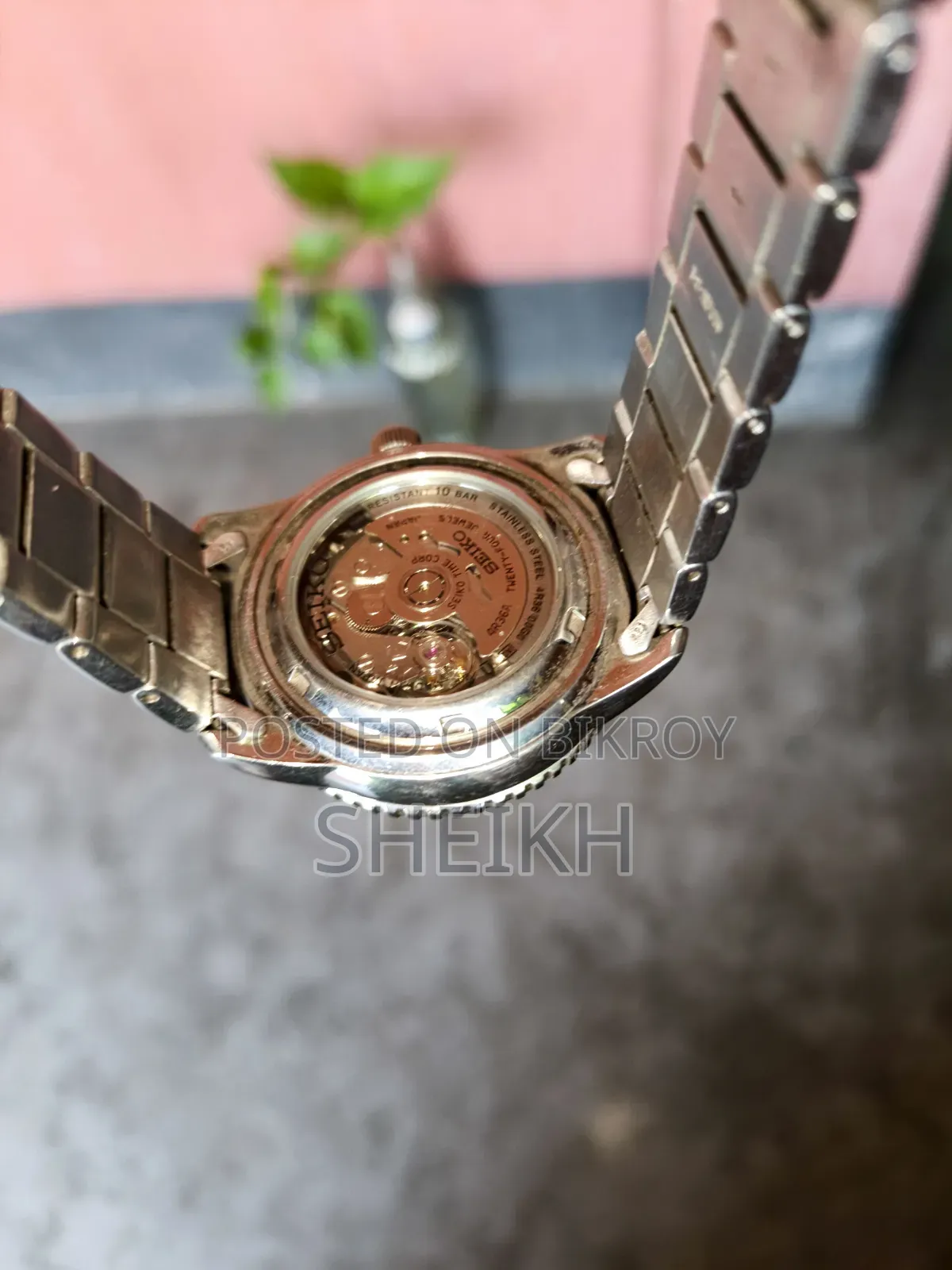 একটি ঘড়ি বিক্রি করতে চাই