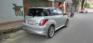 টয়োটা আইএসটি ২০০৪ সিলভার