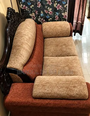 Beautifully designed (2+2+1) sofa set for sale.