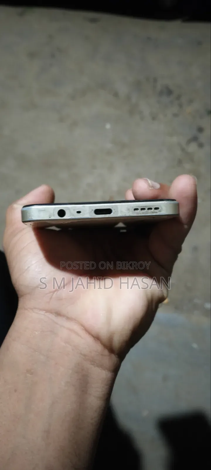 রিয়েলমি সি৬১ ১২৮ জিবি সাদা