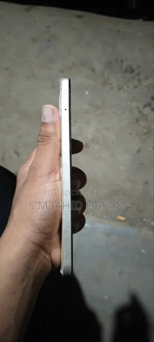 রিয়েলমি সি৬১ ১২৮ জিবি সাদা