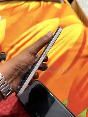 মোবাইল ফোন ৬৪ জিবি গ্রে