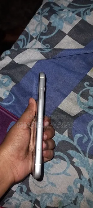 অ্যাপল আইফোন ১১ ৬৪ জিবি সাদা
