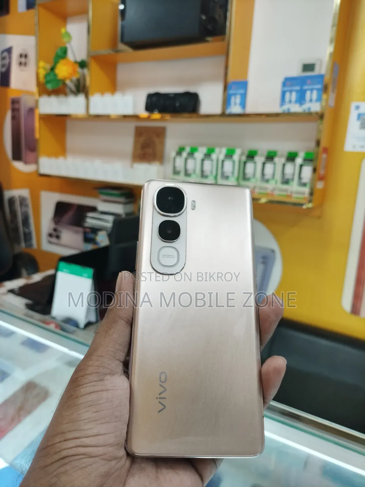 ভিভো ওয়াই ৪০০ প্রো ২৫৬ জিবি গোল্ড