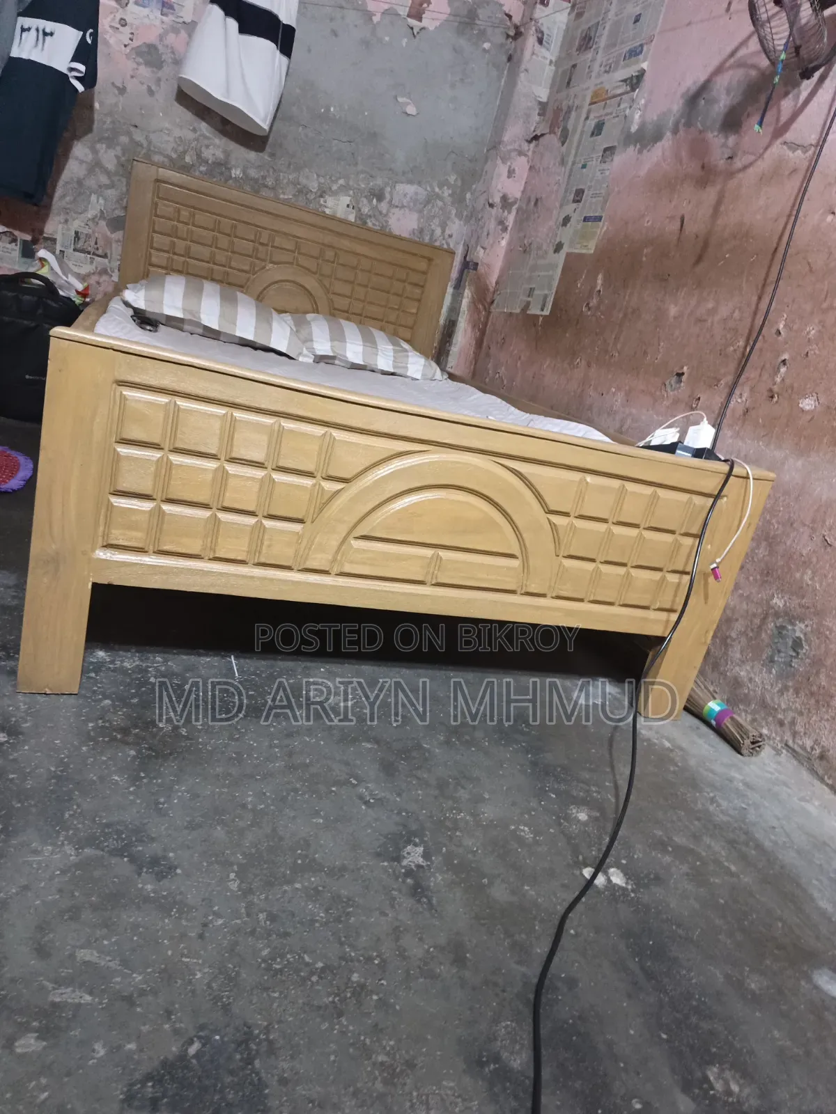 Very good double sleeping teak wood bed, very sturdy