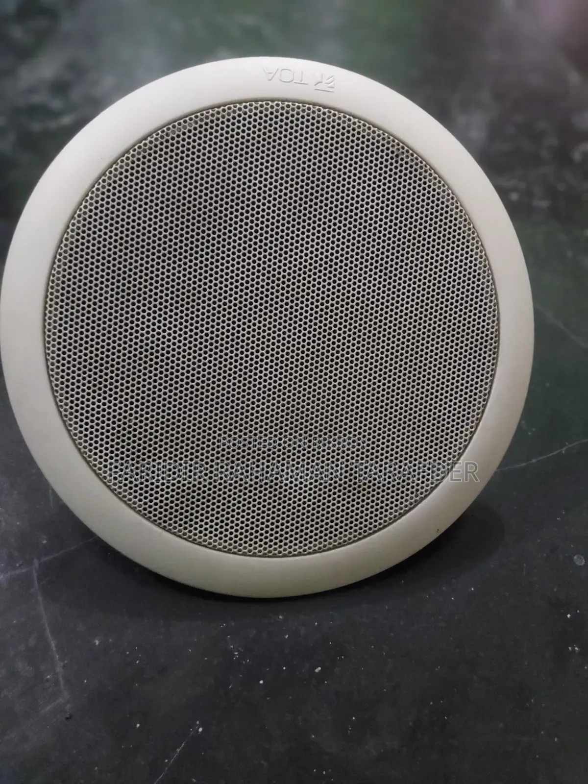 চারটি স্পিকার বিক্রি করা হবে।
