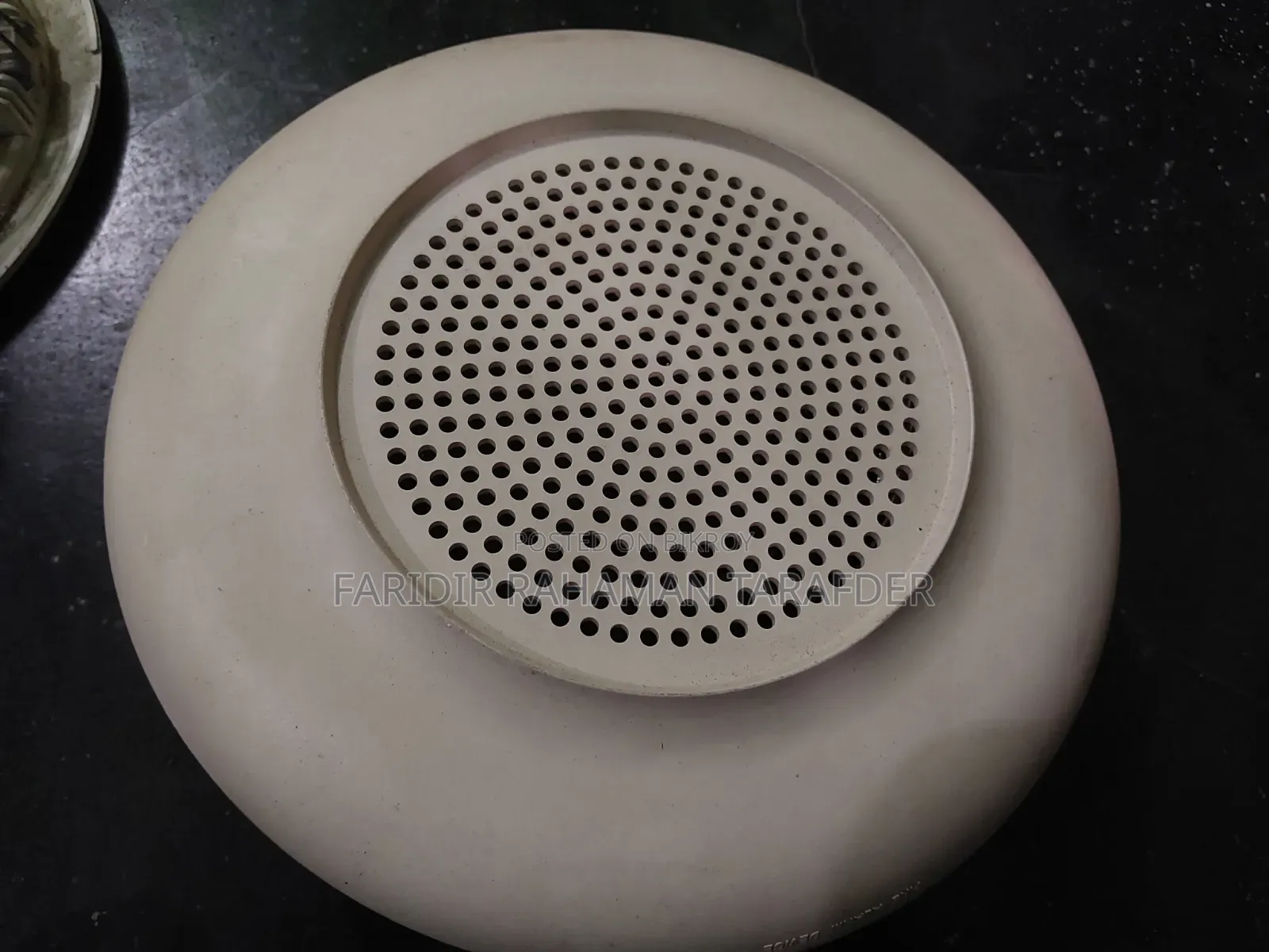 চারটি স্পিকার বিক্রি করা হবে।