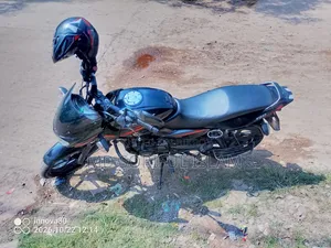 বাজাজ পালসার ১৫০ ২০১৮ লাল