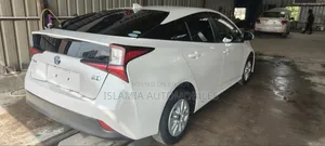 টয়োটা প্রিউস ২০২০ পার্ল