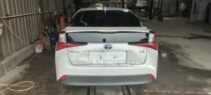 টয়োটা প্রিউস ২০২০ পার্ল