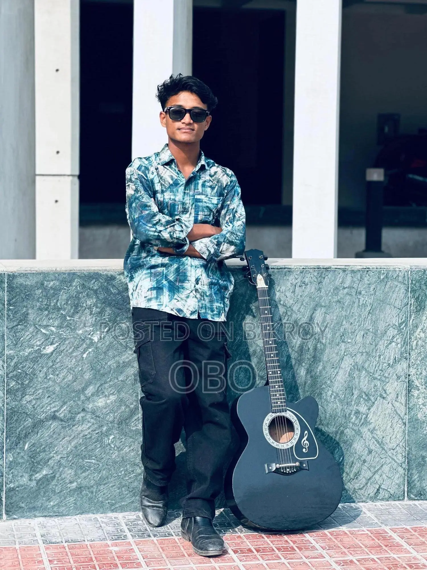 খুলনার জন্য গিটার