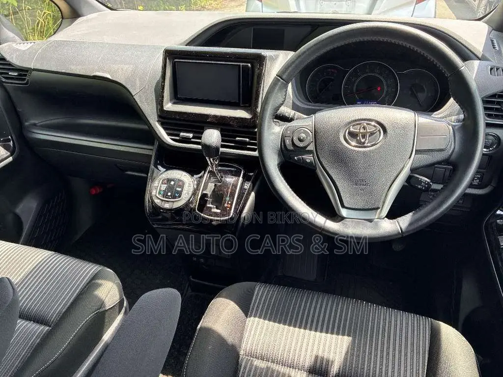 Toyota Noah 2021 Pearl