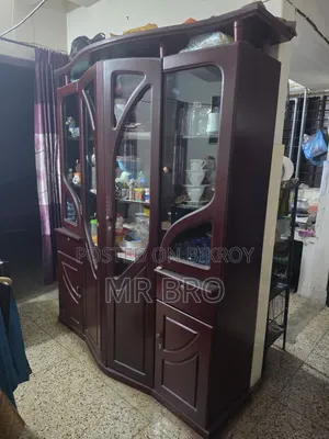 Used Furniture: Showcase & Dressing Table
