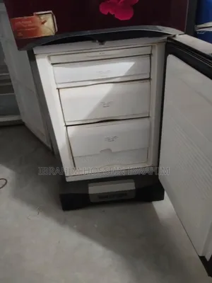 This is a good Walton fridge, if anyone wants to buy please contact