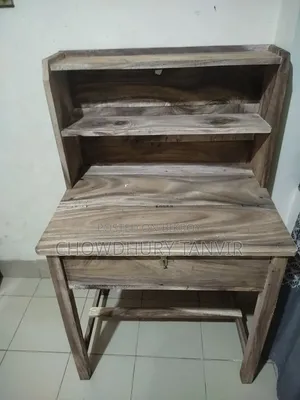 পড়ার টেবিল