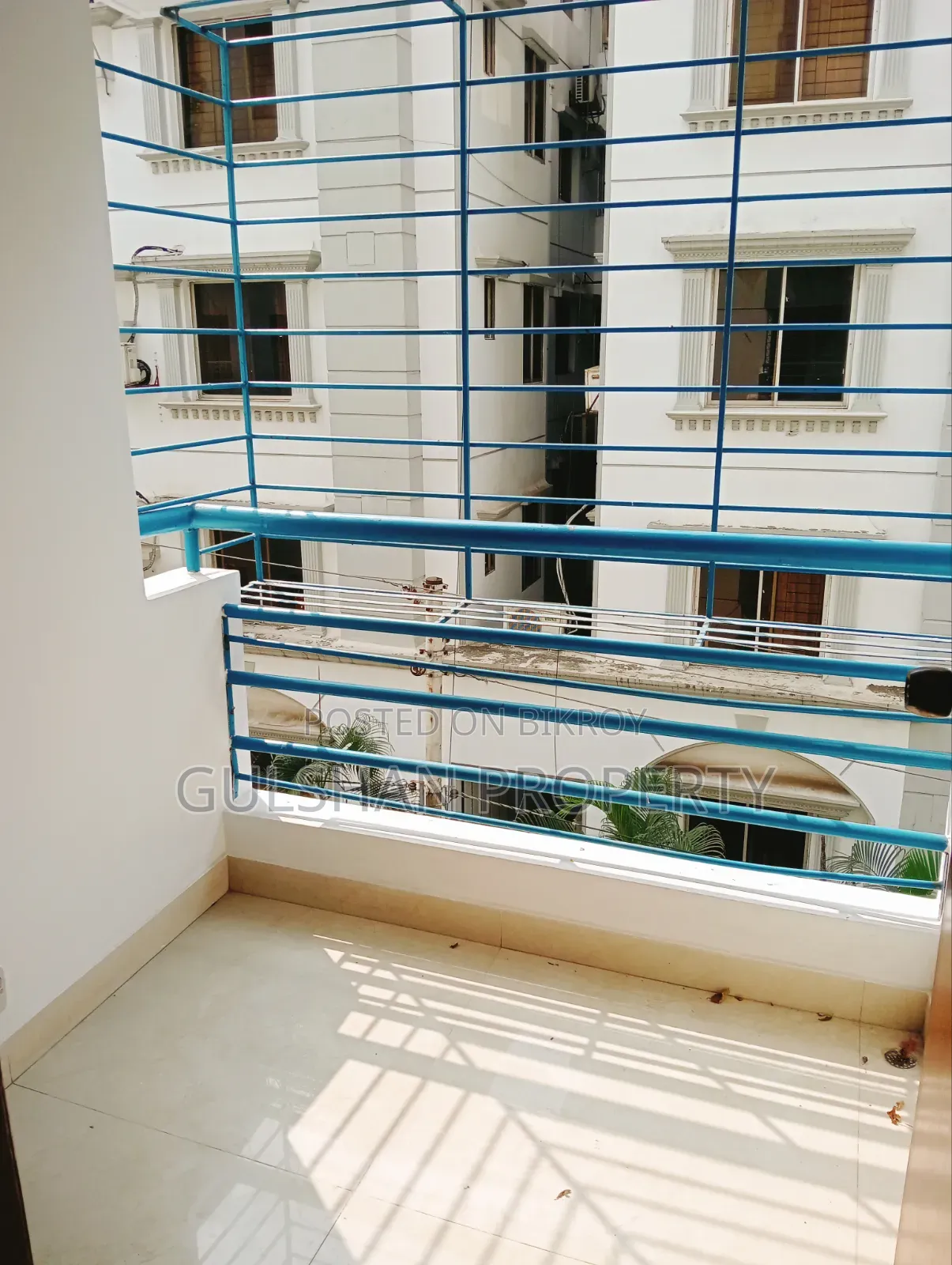গুলশান ইস্ট এ ৩ বেডরুমের অ্যাপার্টমেন্ট ভাড়ার জন্য